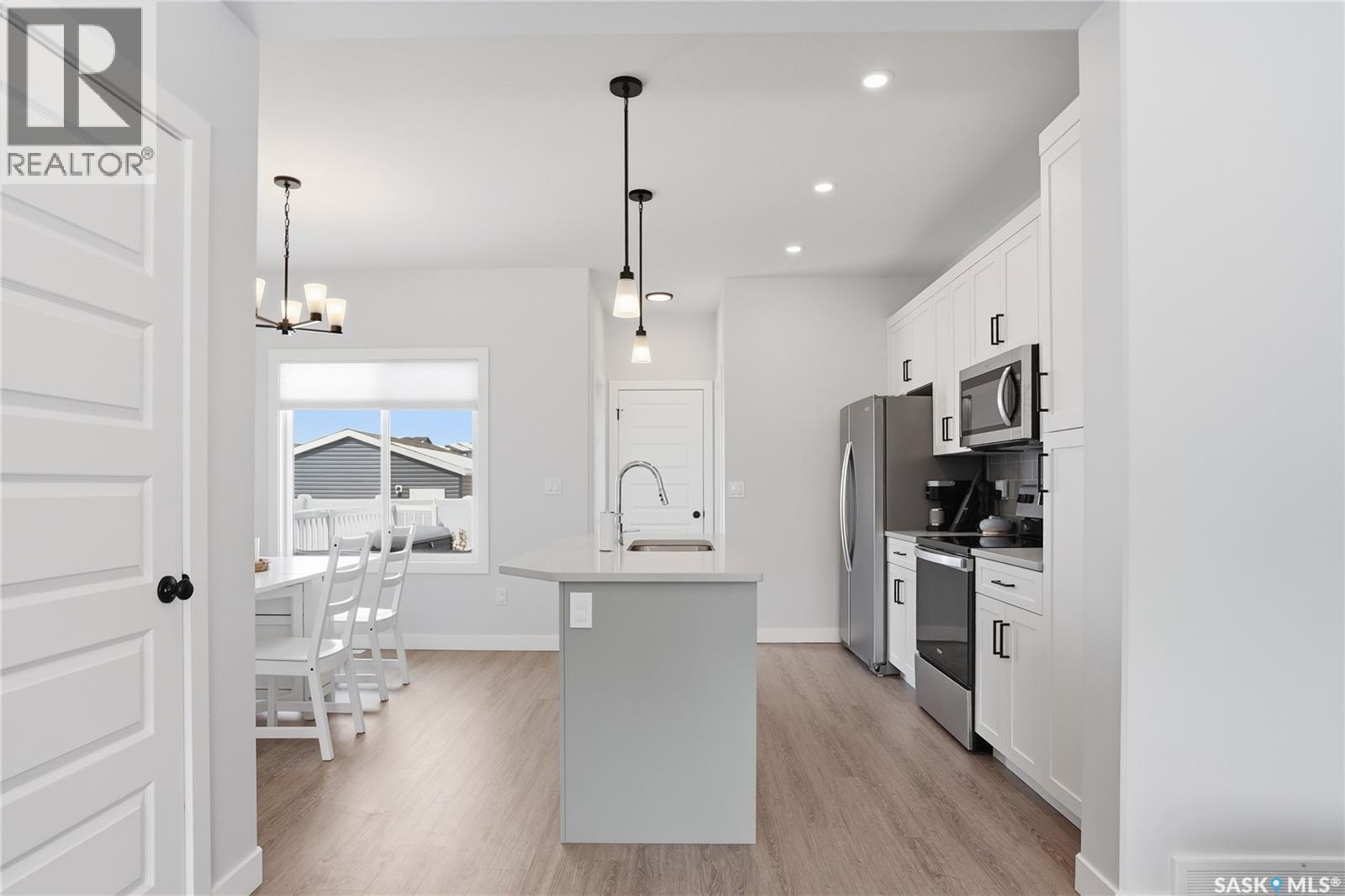1047 Brighton Gate, Saskatoon, SK - Indoor Photo Showing Kitchen