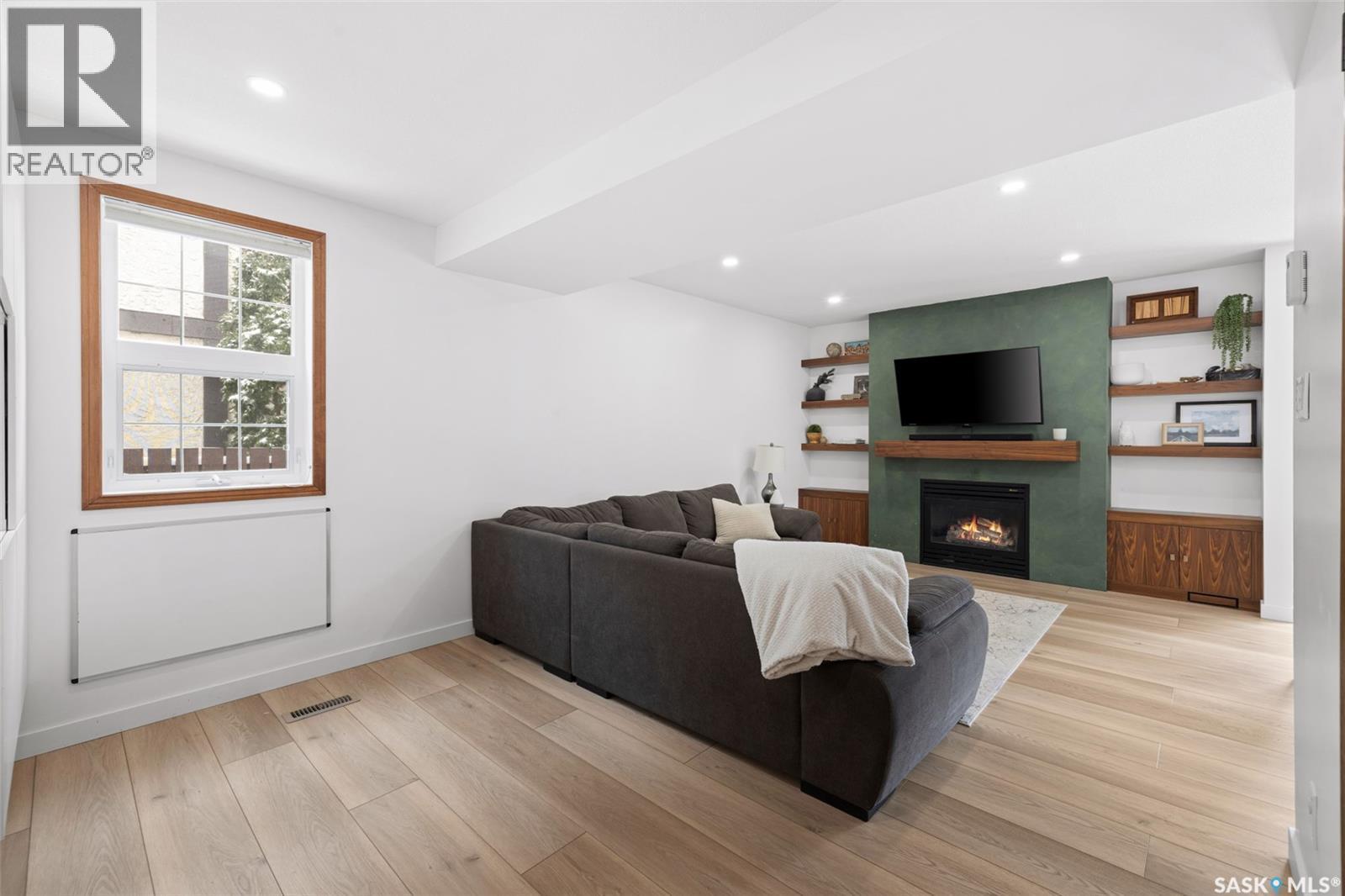 2002 Braun Bay E, Regina, SK - Indoor With Fireplace