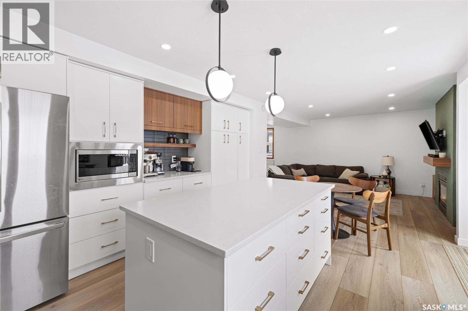 2002 Braun Bay E, Regina, SK - Indoor Photo Showing Kitchen