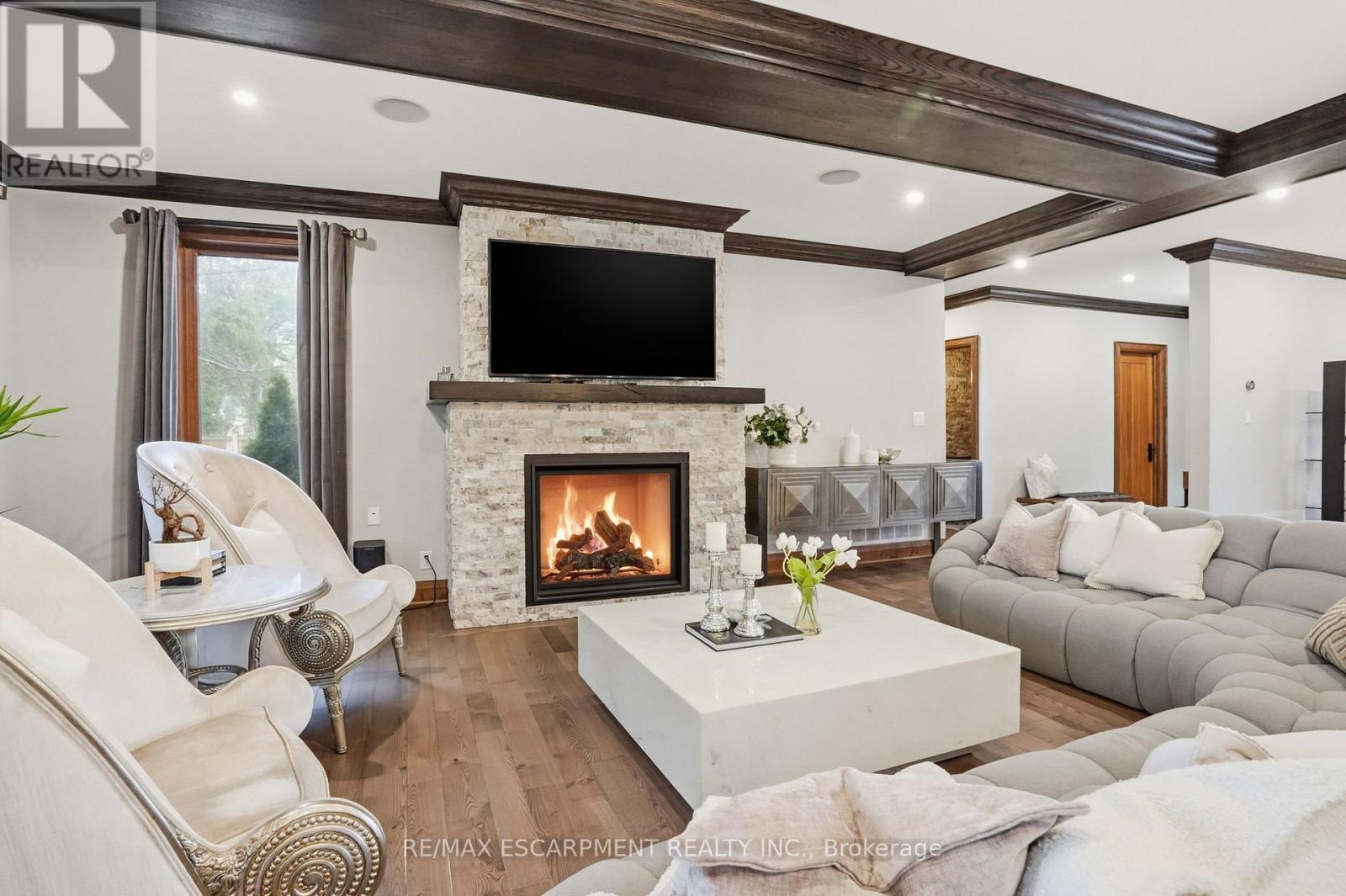 630 Kedleston Way, Mississauga, ON - Indoor Photo Showing Living Room With Fireplace