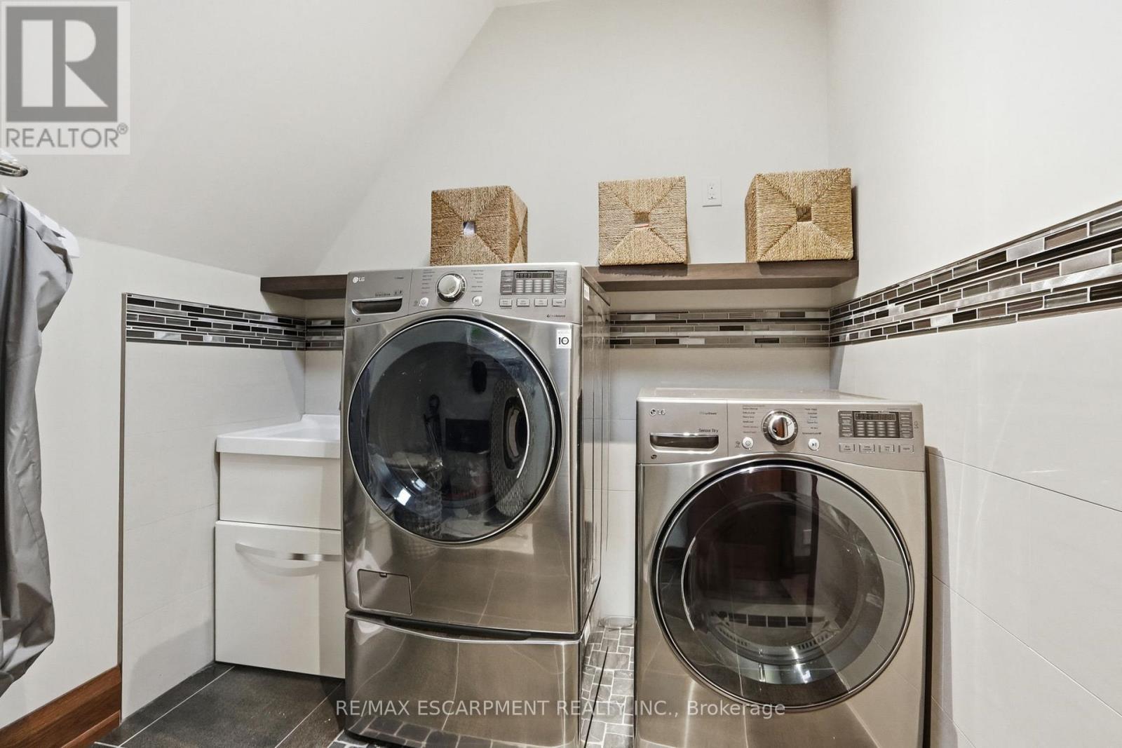 630 Kedleston Way, Mississauga, ON - Indoor Photo Showing Laundry Room