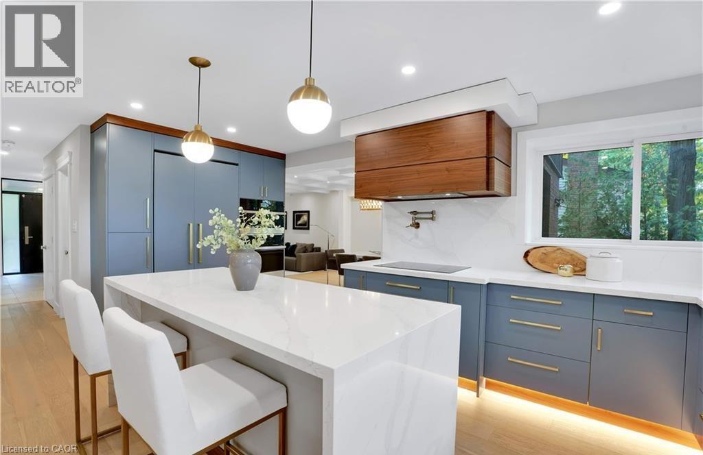 239 Corrie Crescent, Waterloo, ON - Indoor Photo Showing Kitchen With Upgraded Kitchen