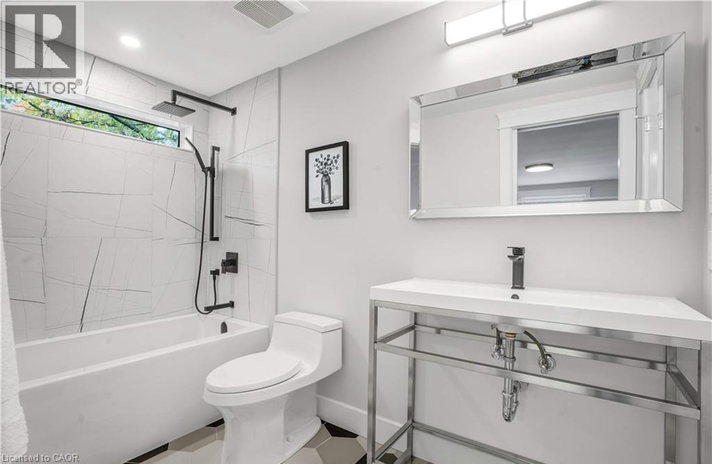 239 Corrie Crescent, Waterloo, ON - Indoor Photo Showing Bathroom