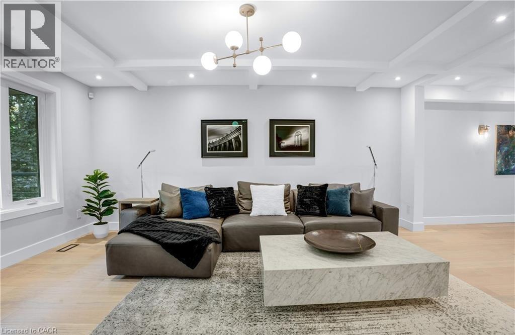 239 Corrie Crescent, Waterloo, ON - Indoor Photo Showing Living Room