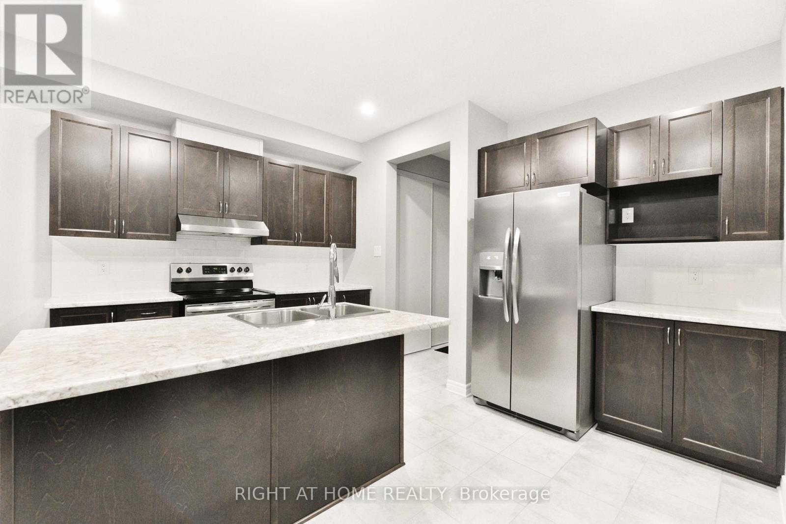 630 Eagle Crest Heights, Ottawa, ON - Indoor Photo Showing Kitchen With Stainless Steel Kitchen With Double Sink
