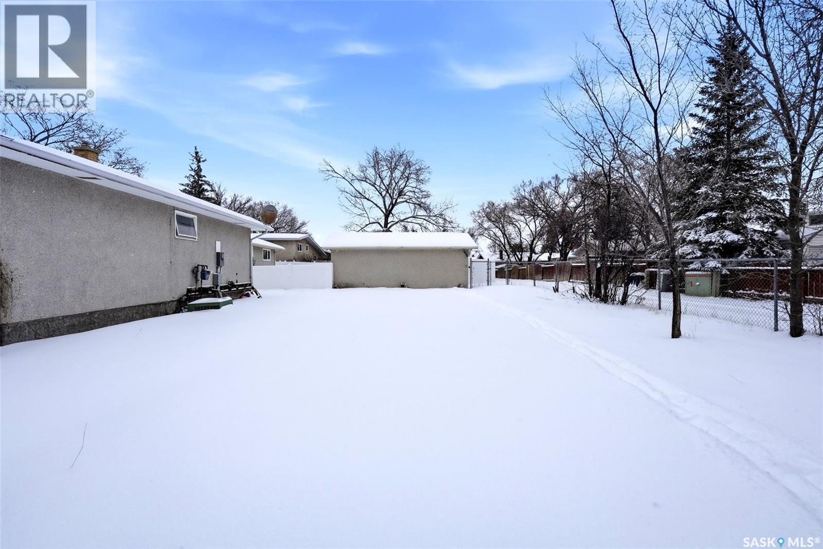 6 Hanley Crescent, Regina, SK - Outdoor