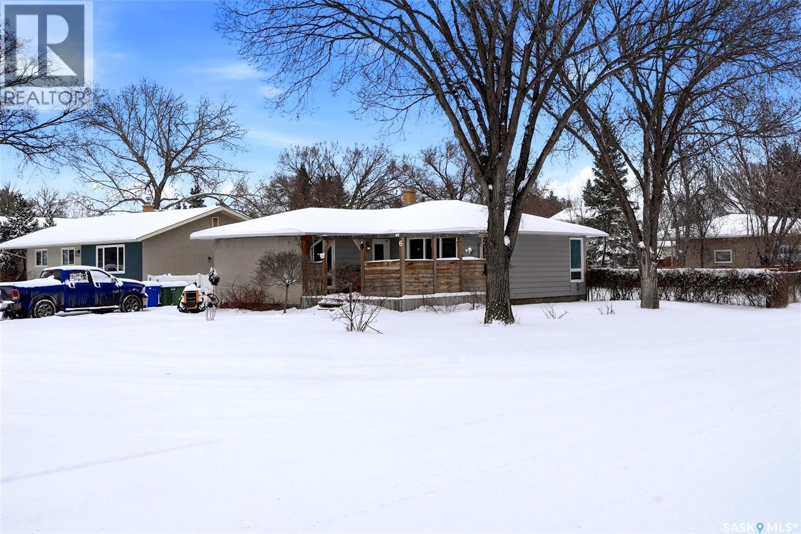 6 Hanley Crescent, Regina, SK - Outdoor