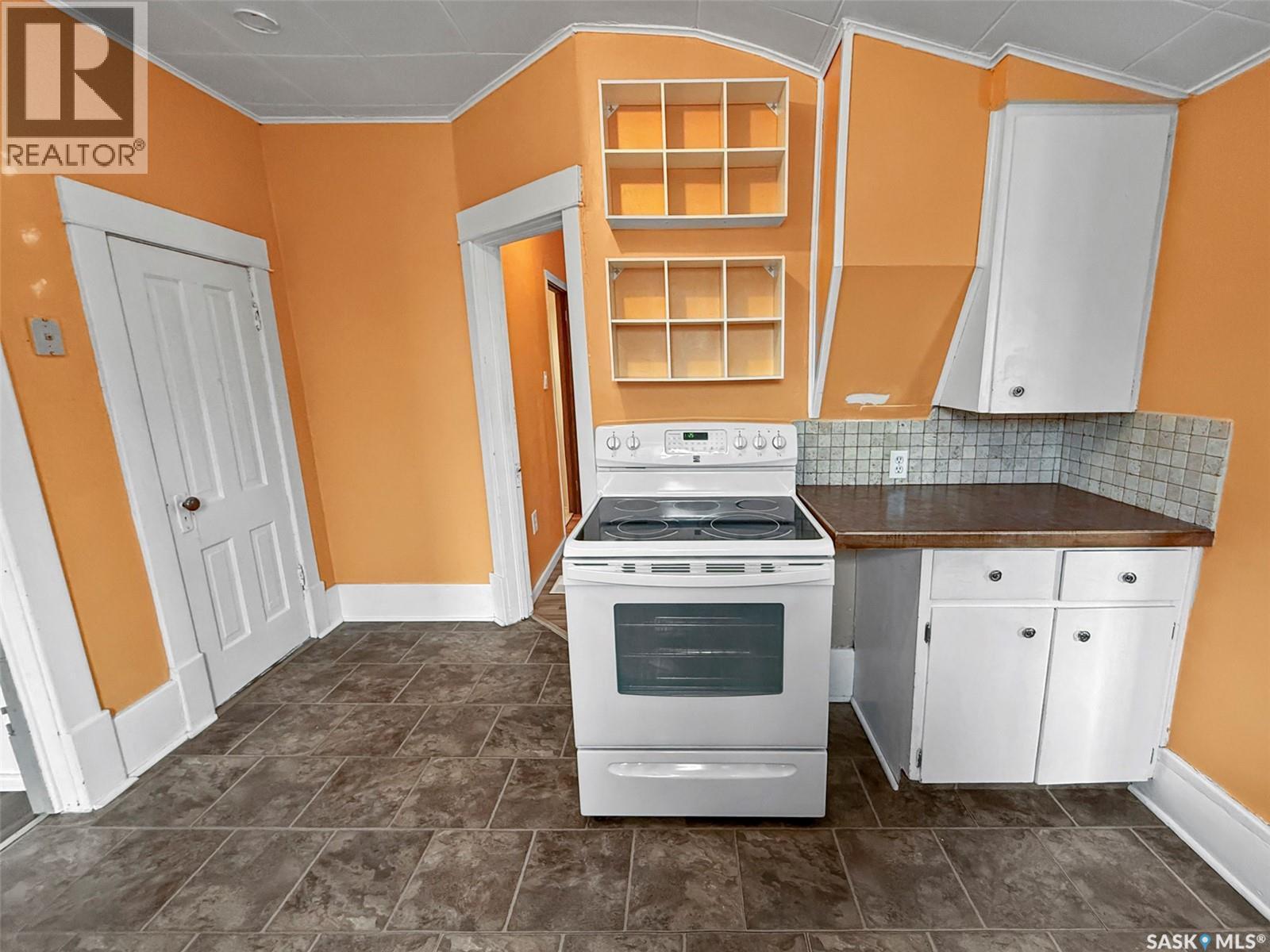 121 6Th Avenue Ne, Swift Current, SK - Indoor Photo Showing Kitchen