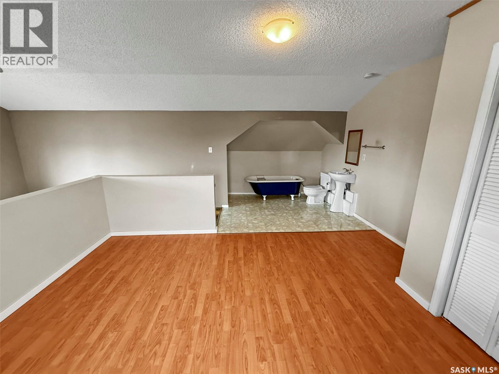 121 6Th Avenue Ne, Swift Current, SK - Indoor Photo Showing Other Room