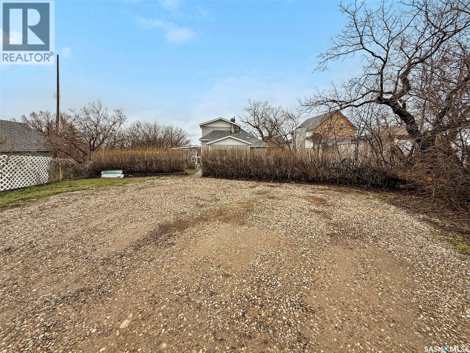 121 6Th Avenue Ne, Swift Current, SK - Outdoor