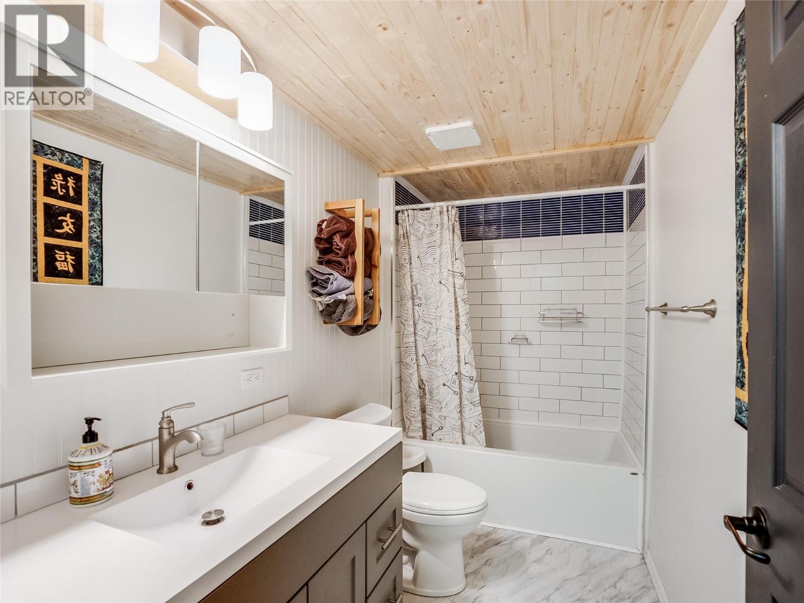 916 Airport Road Unit# 8, Salmo, BC