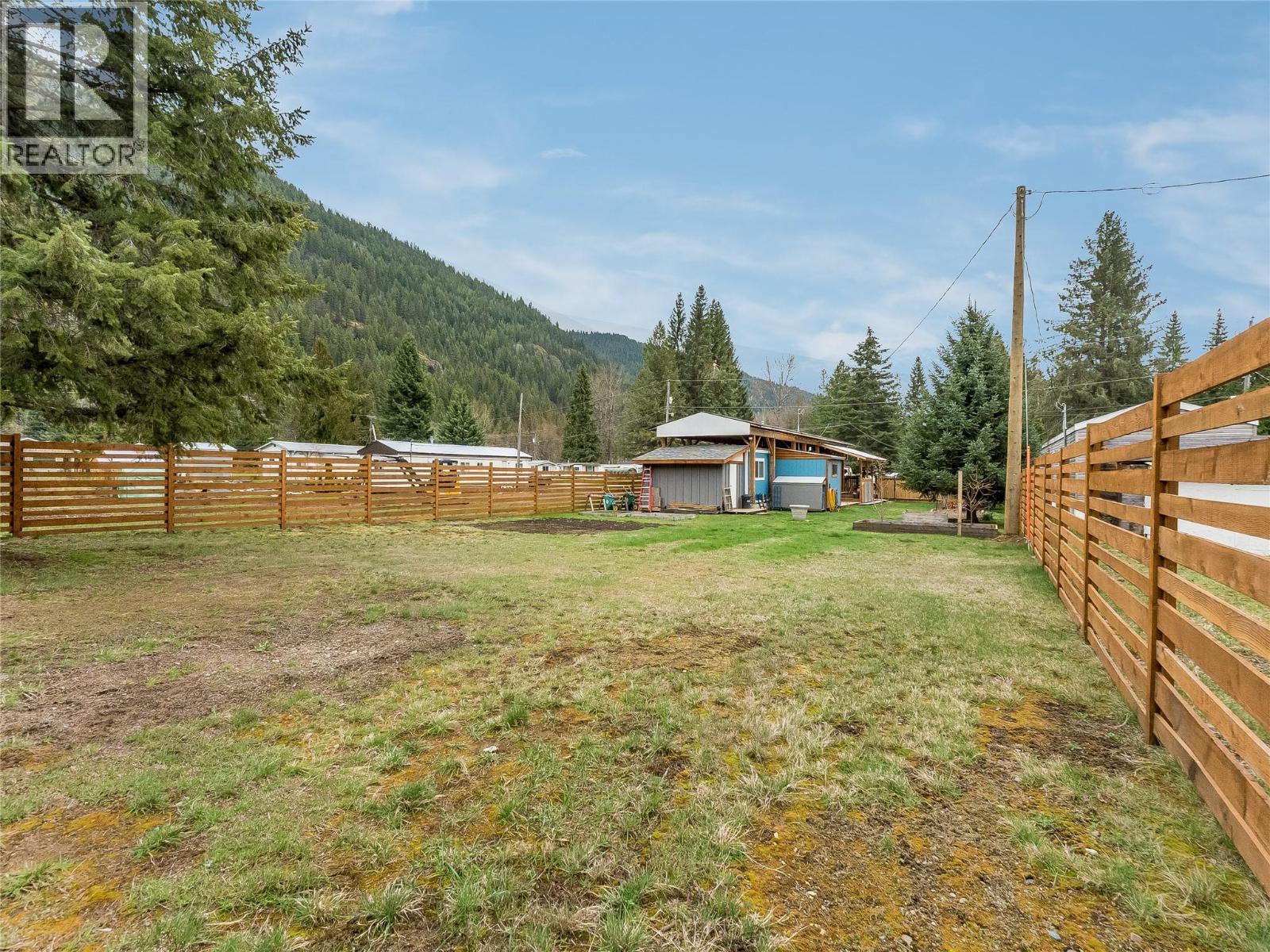 916 Airport Road Unit# 8, Salmo, BC