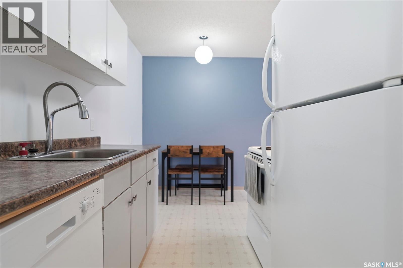 205 855 Wollaston Crescent, Saskatoon, SK - Indoor Photo Showing Kitchen