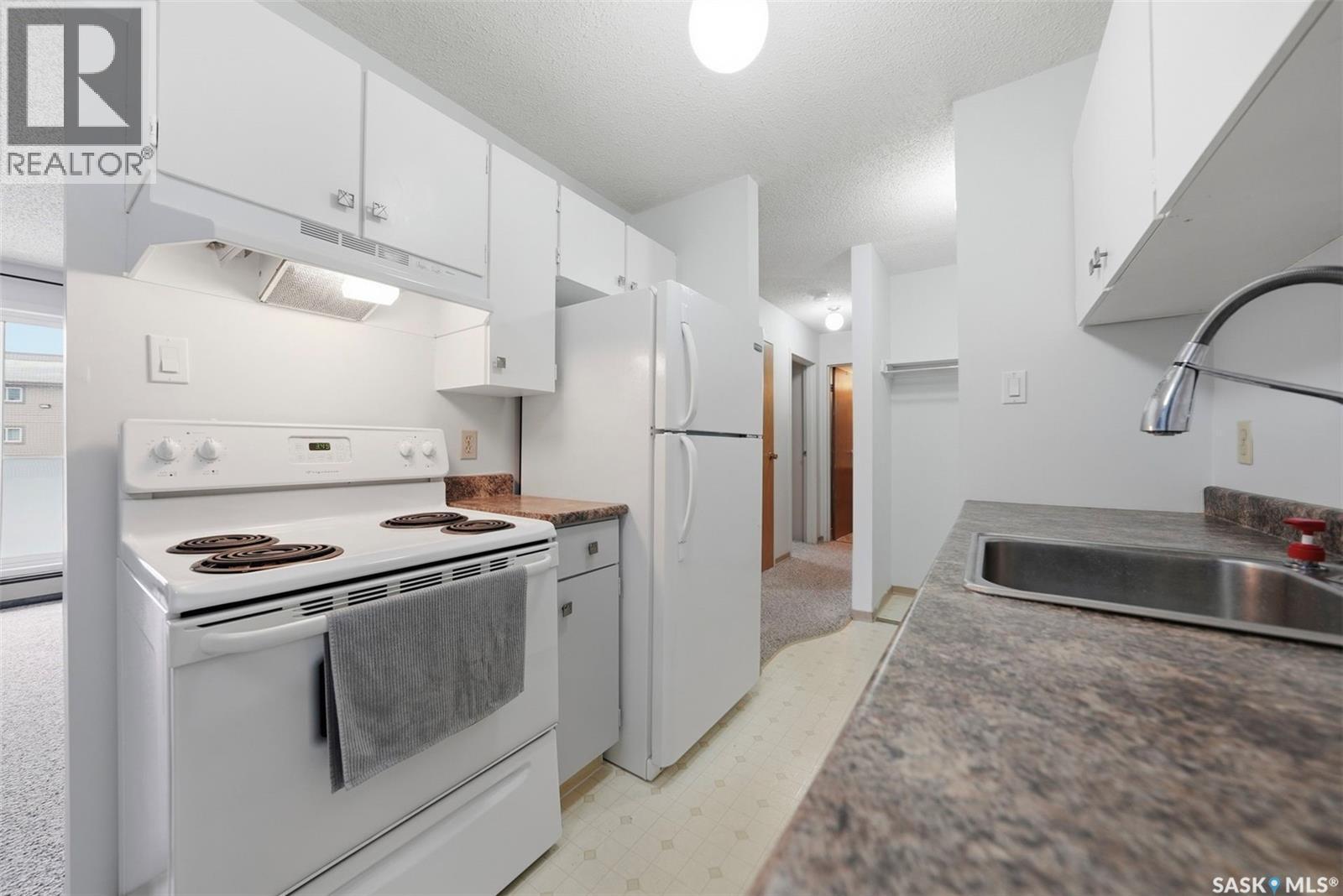 205 855 Wollaston Crescent, Saskatoon, SK - Indoor Photo Showing Kitchen