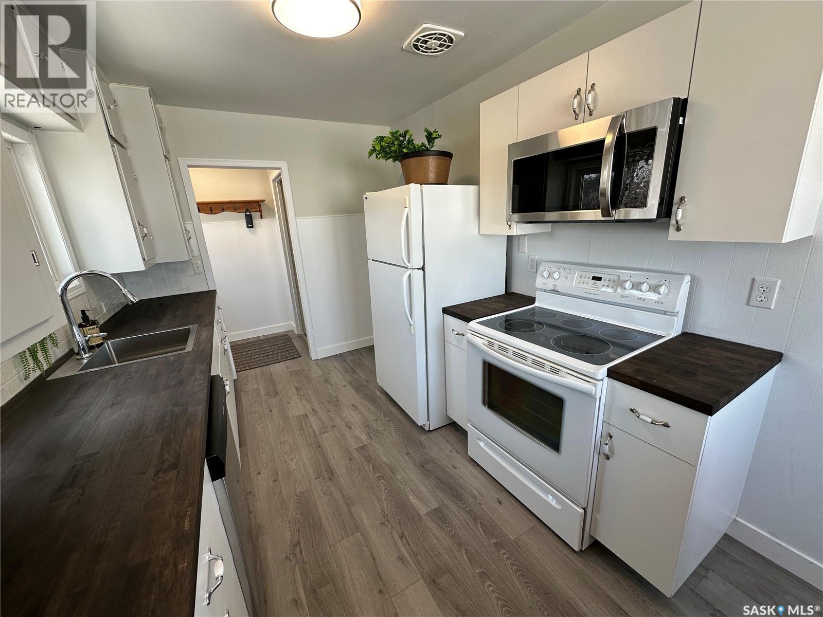 105 5Th Avenue W, Shellbrook, SK - Indoor Photo Showing Kitchen