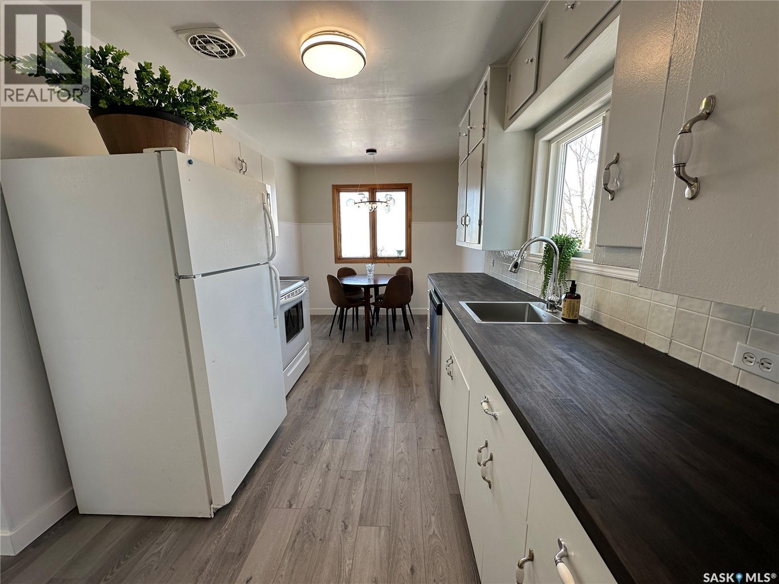 105 5Th Avenue W, Shellbrook, SK - Indoor Photo Showing Kitchen