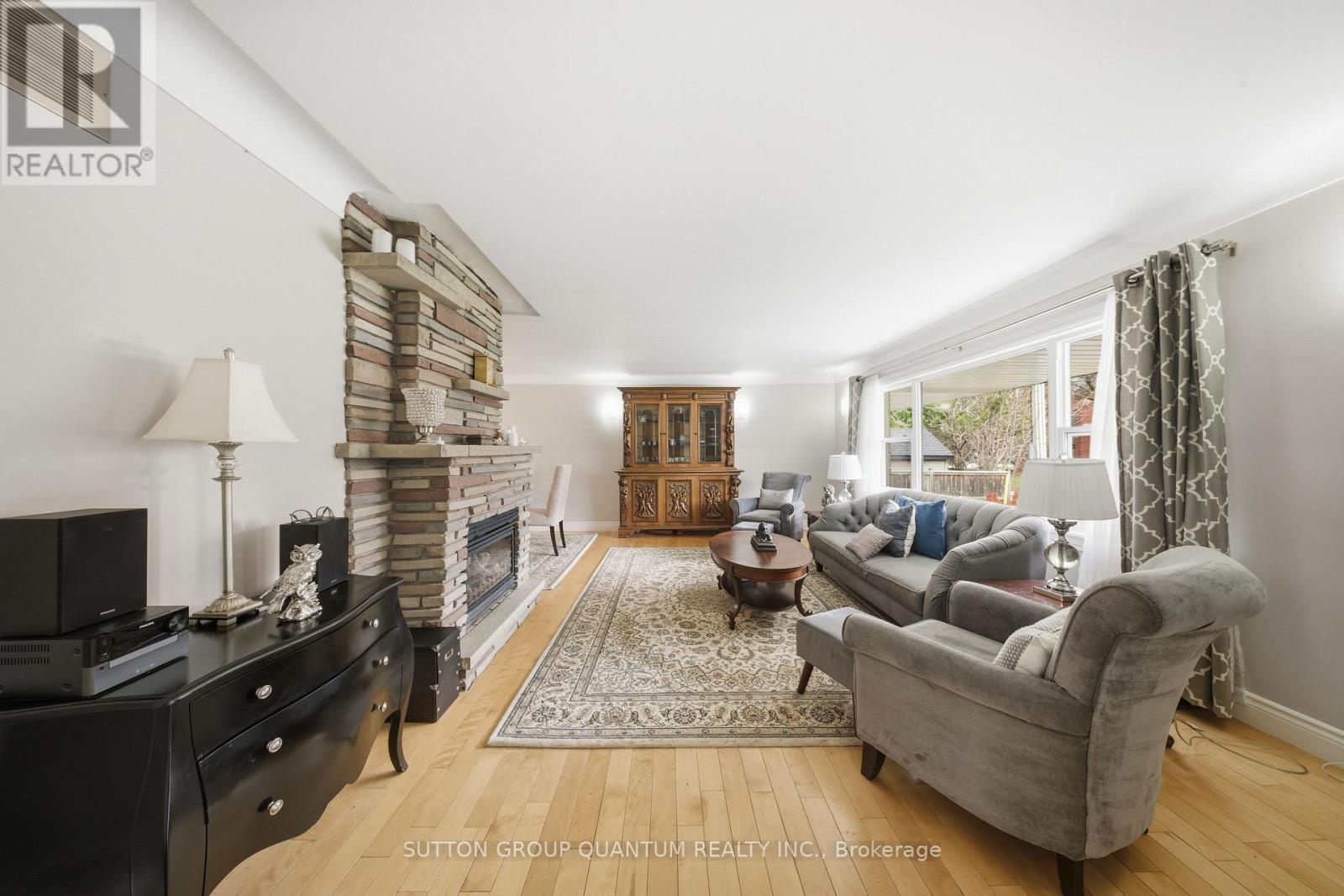 50 Barton Street, Hamilton, ON - Indoor Photo Showing Living Room With Fireplace