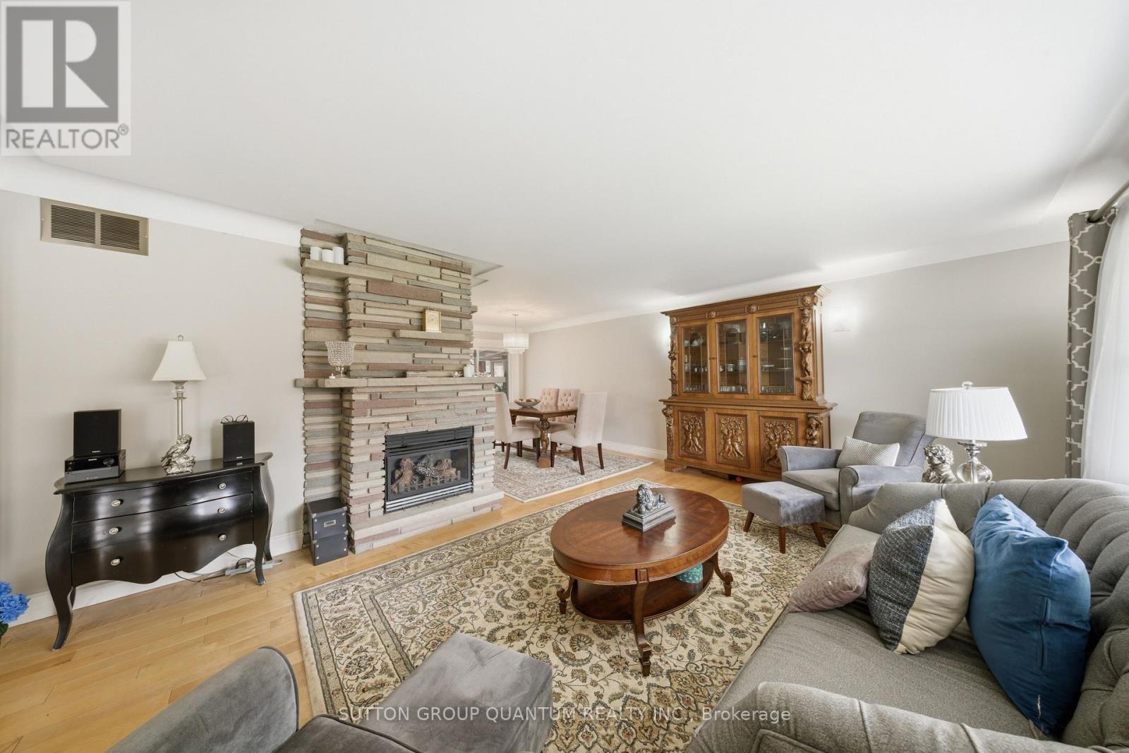 50 Barton Street, Hamilton, ON - Indoor Photo Showing Living Room With Fireplace