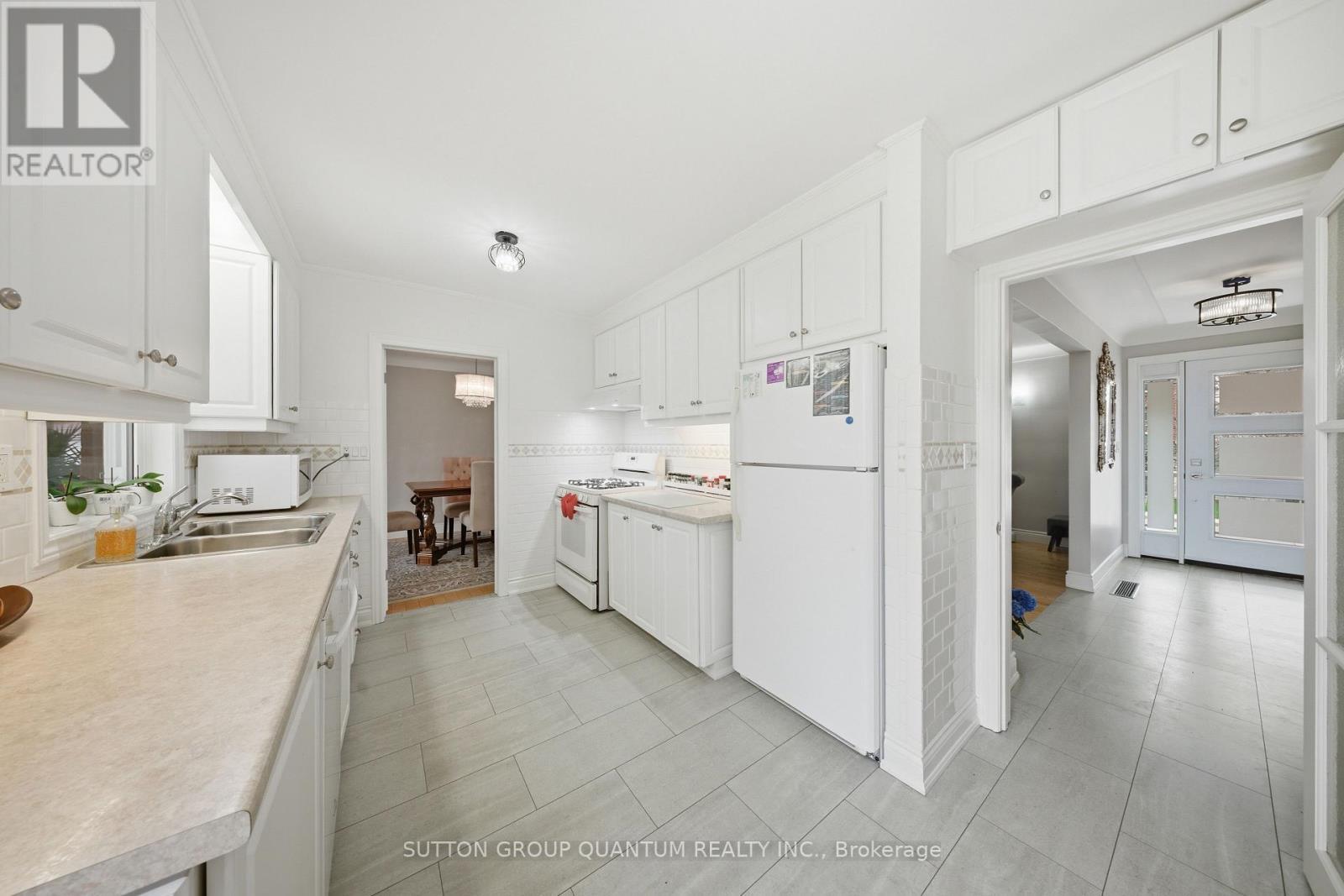 50 Barton Street, Hamilton, ON - Indoor Photo Showing Kitchen With Double Sink
