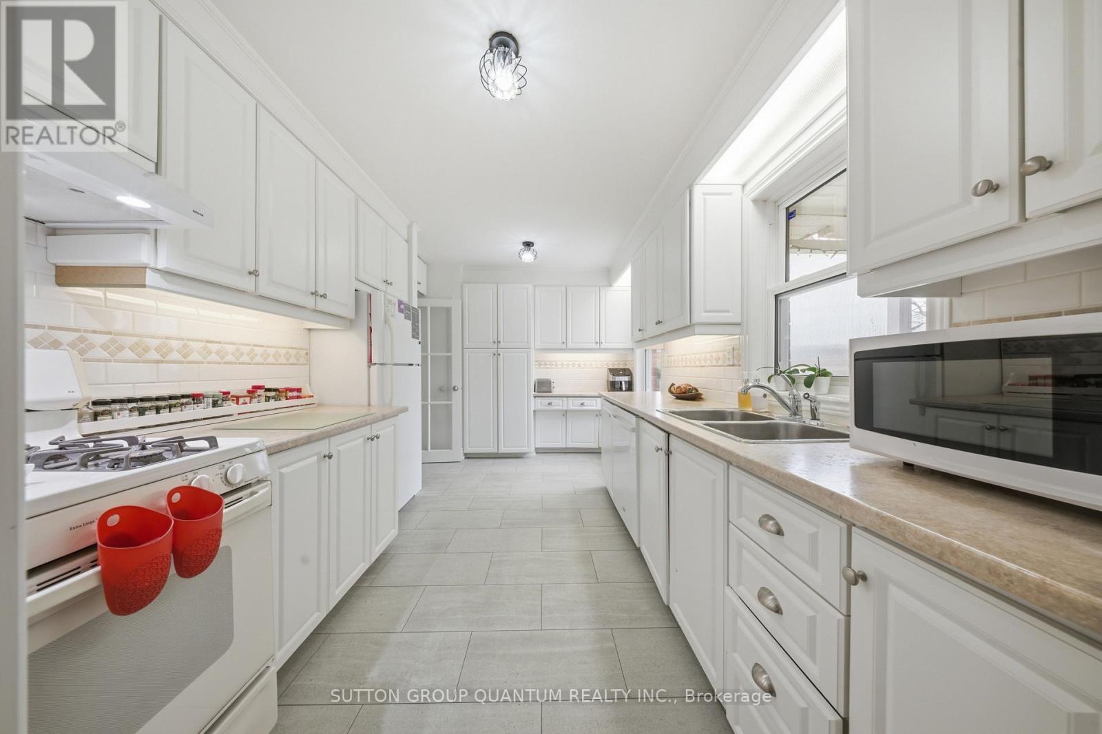 50 Barton Street, Hamilton, ON - Indoor Photo Showing Kitchen With Double Sink
