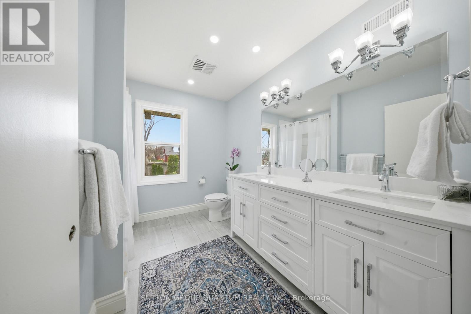 50 Barton Street, Hamilton, ON - Indoor Photo Showing Bathroom
