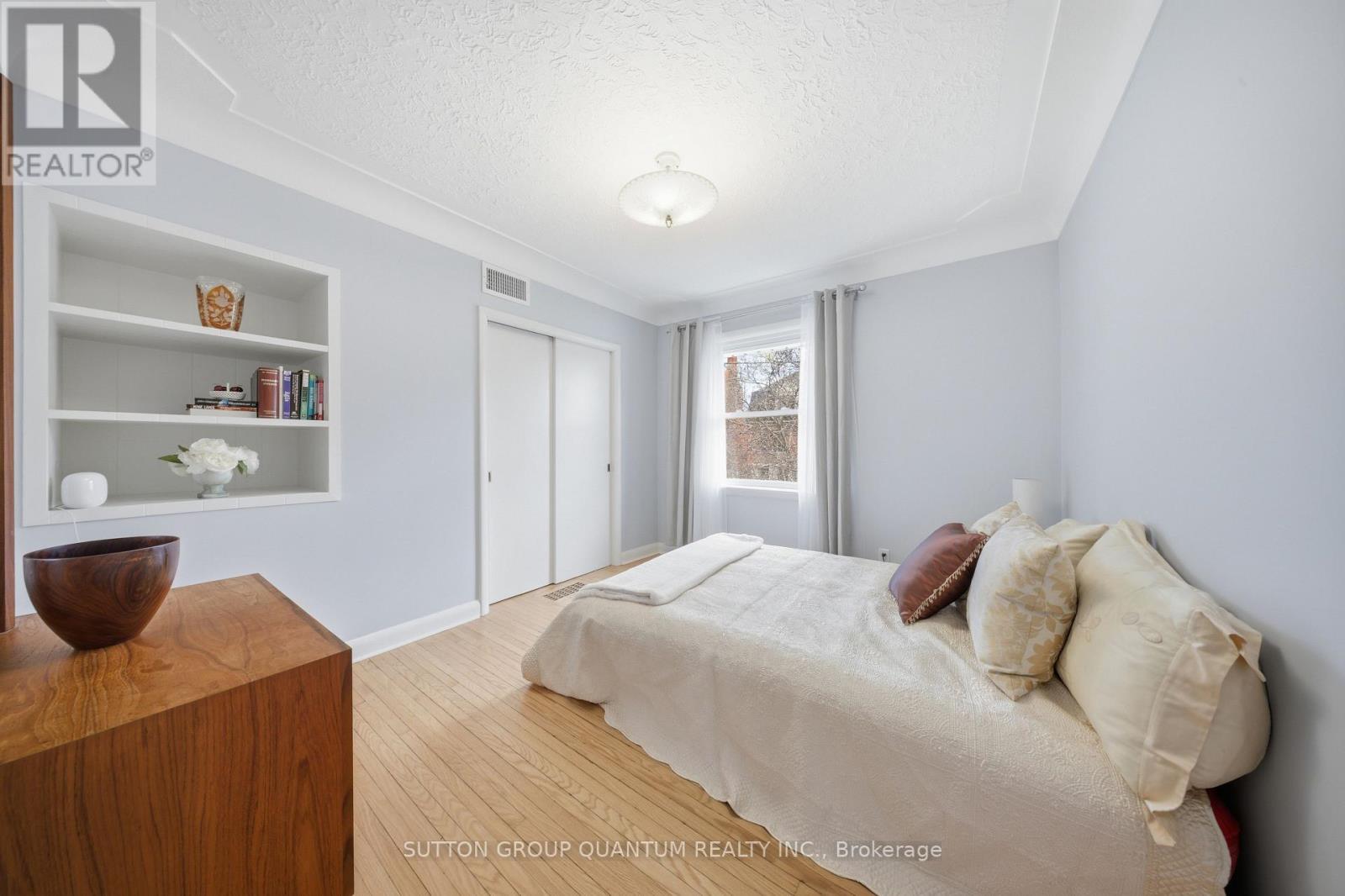 50 Barton Street, Hamilton, ON - Indoor Photo Showing Bedroom