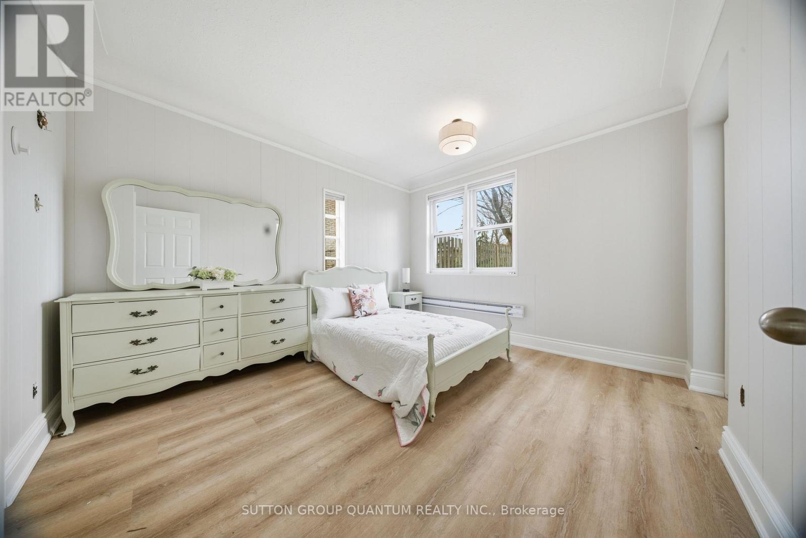 50 Barton Street, Hamilton, ON - Indoor Photo Showing Bedroom