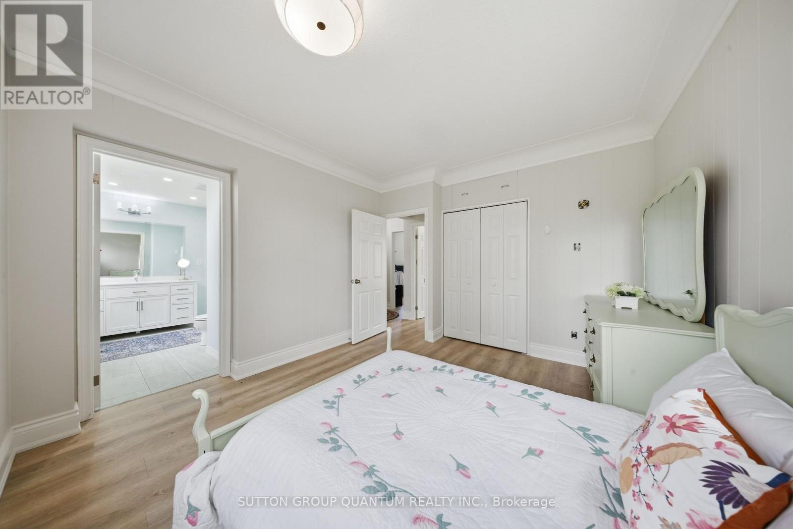 50 Barton Street, Hamilton, ON - Indoor Photo Showing Bedroom