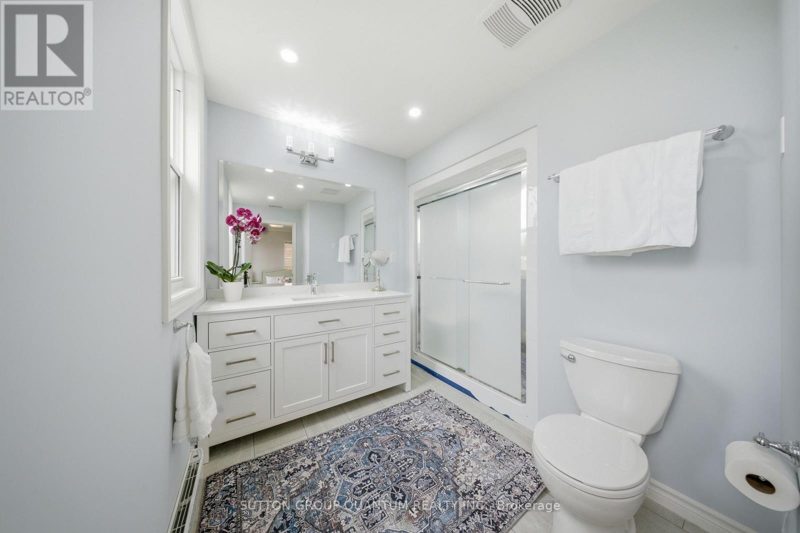 50 Barton Street, Hamilton, ON - Indoor Photo Showing Bathroom
