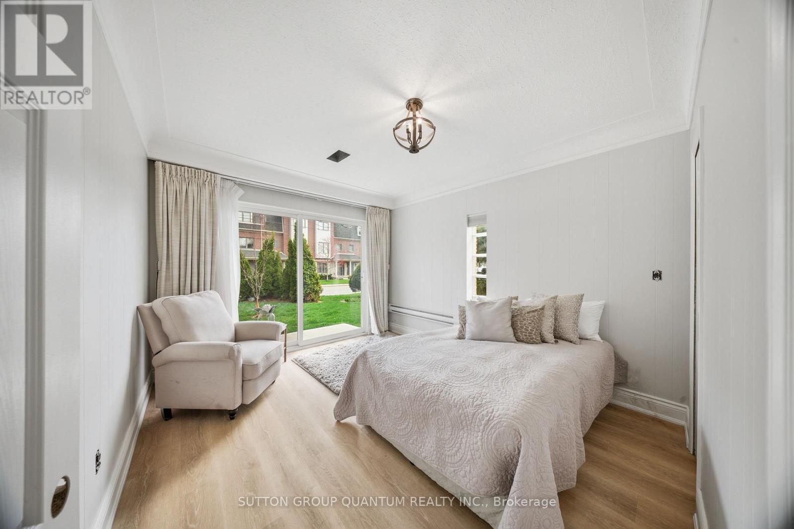 50 Barton Street, Hamilton, ON - Indoor Photo Showing Bedroom