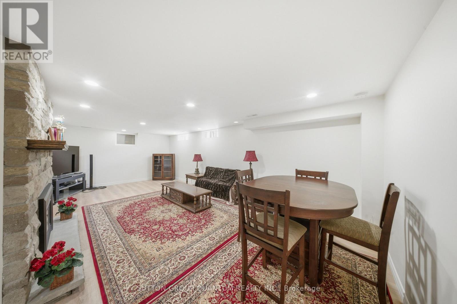 50 Barton Street, Hamilton, ON - Indoor Photo Showing Dining Room