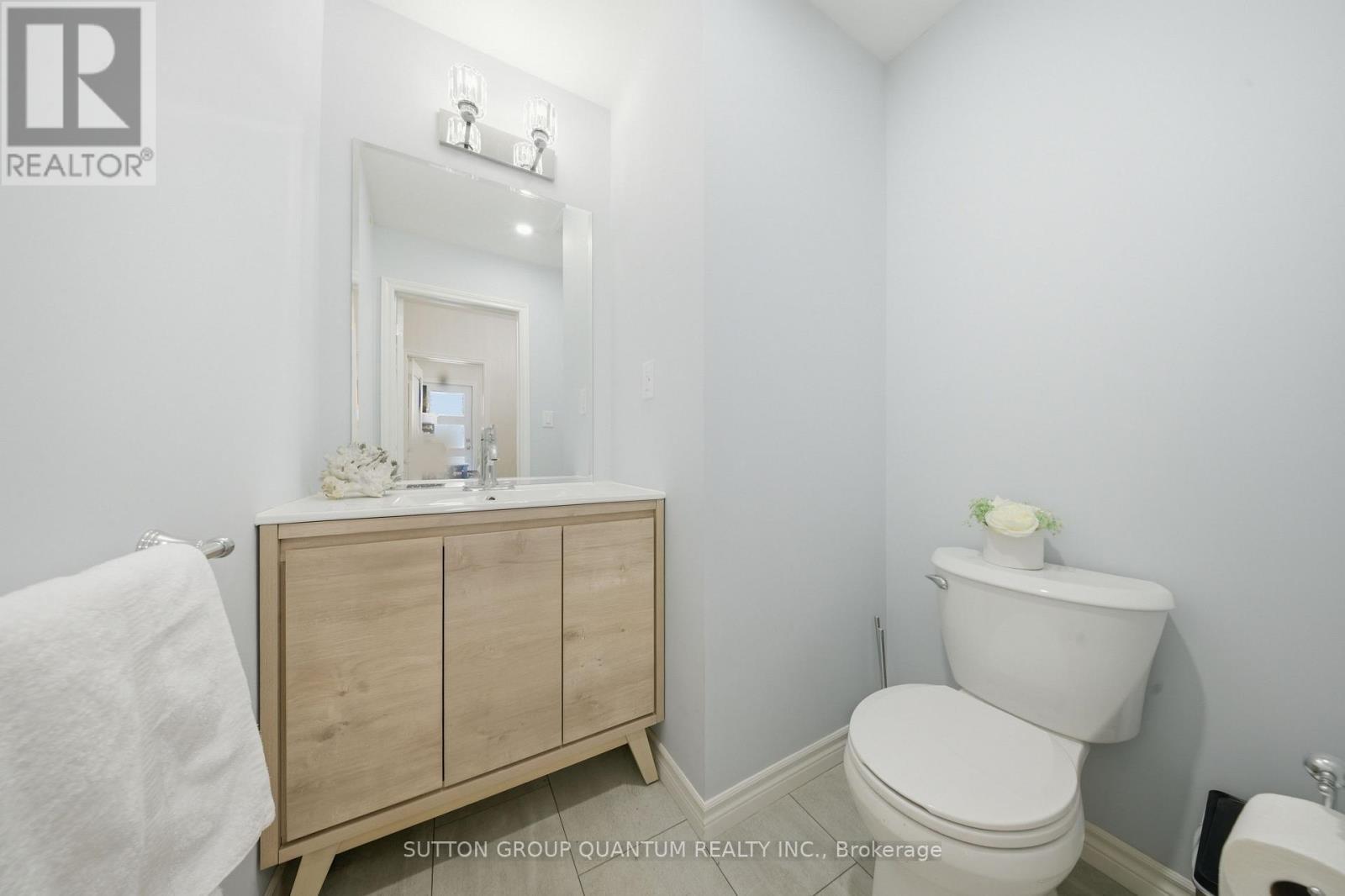 50 Barton Street, Hamilton, ON - Indoor Photo Showing Bathroom