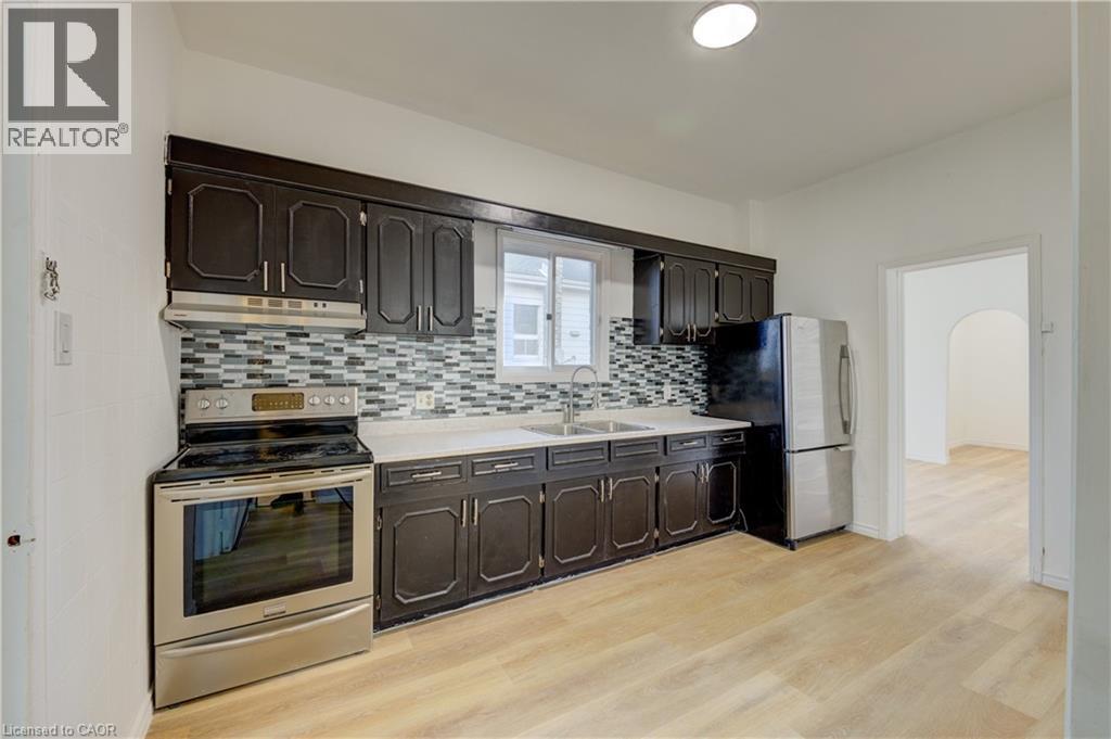 524 Simcoe Street, London, ON - Indoor Photo Showing Kitchen With Stainless Steel Kitchen