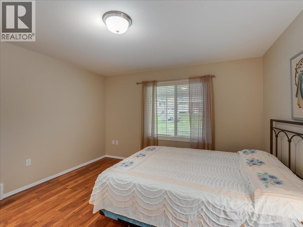 7136 Wright Way, Trail, BC - Indoor Photo Showing Bedroom