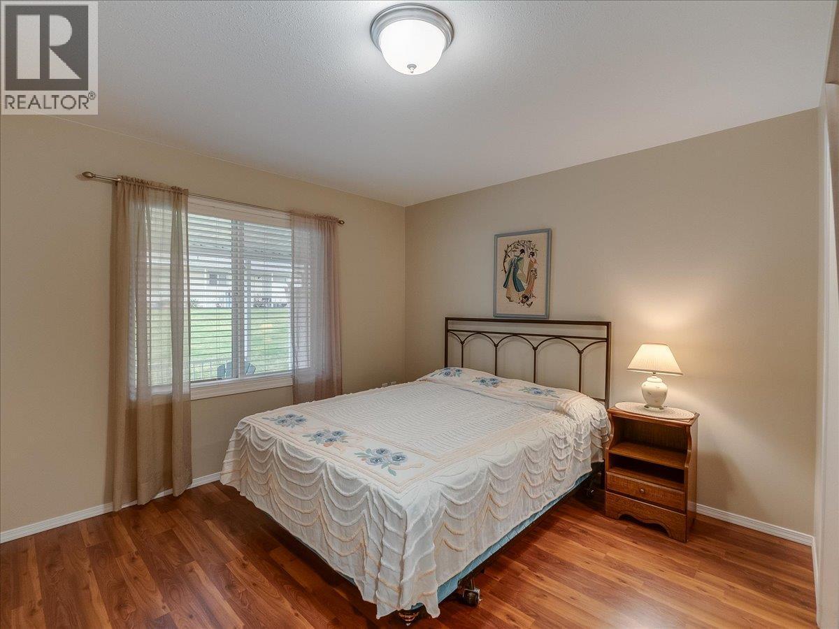7136 Wright Way, Trail, BC - Indoor Photo Showing Bedroom