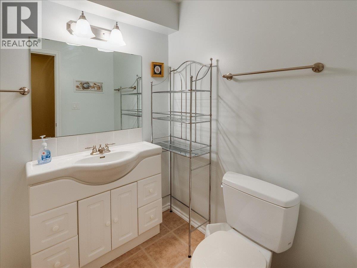 7136 Wright Way, Trail, BC - Indoor Photo Showing Bathroom