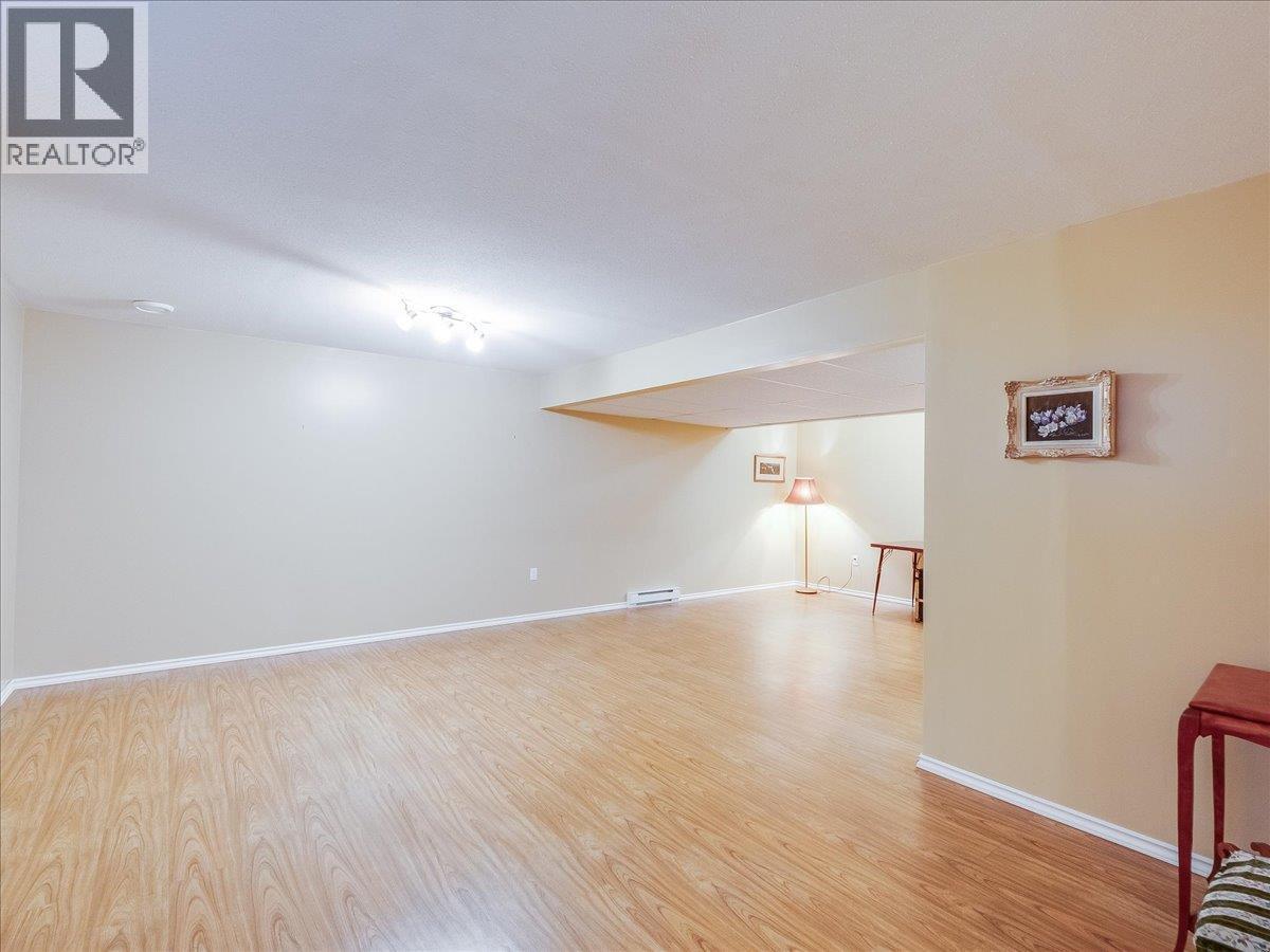 7136 Wright Way, Trail, BC - Indoor Photo Showing Other Room