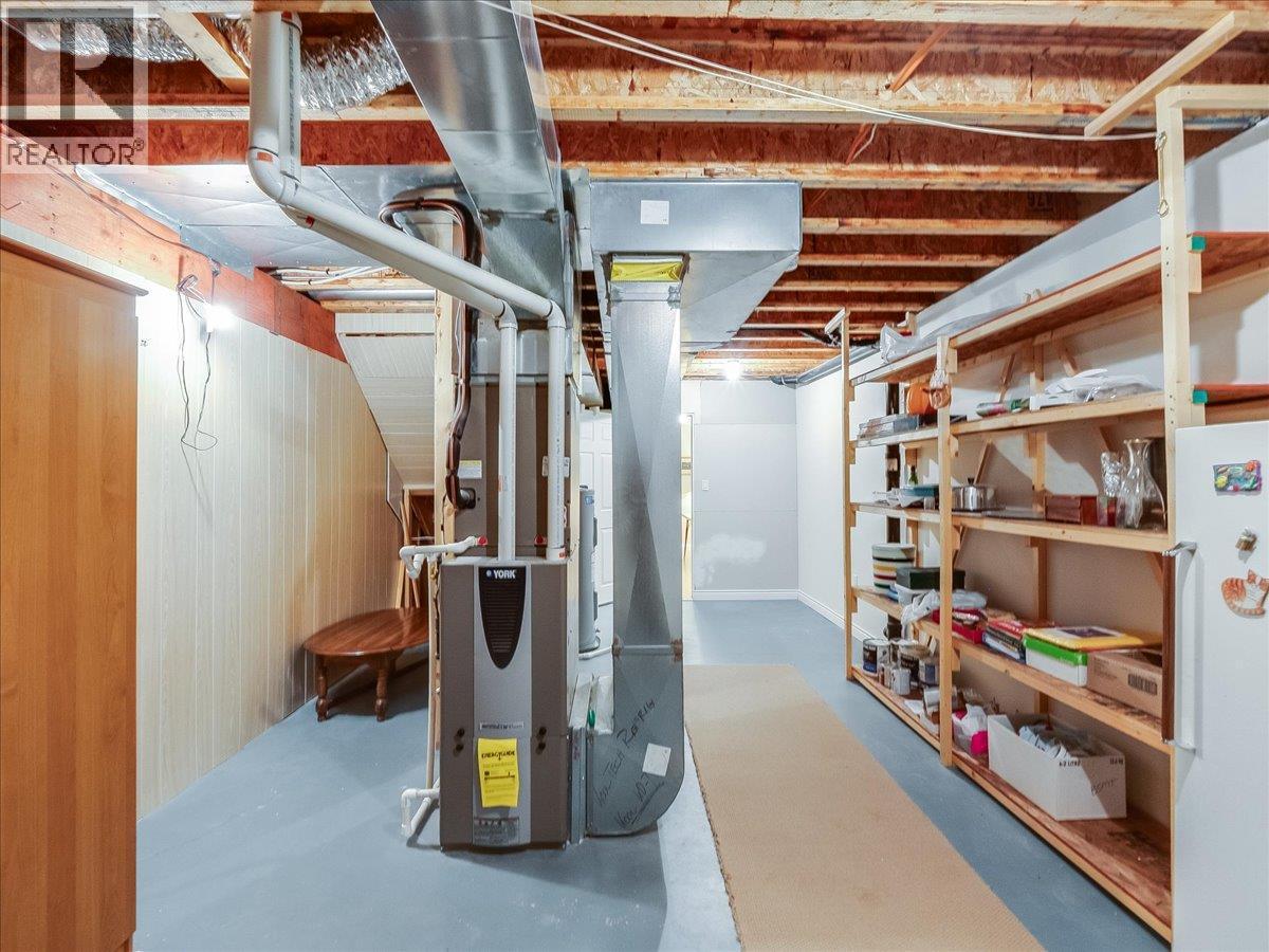 7136 Wright Way, Trail, BC - Indoor Photo Showing Basement