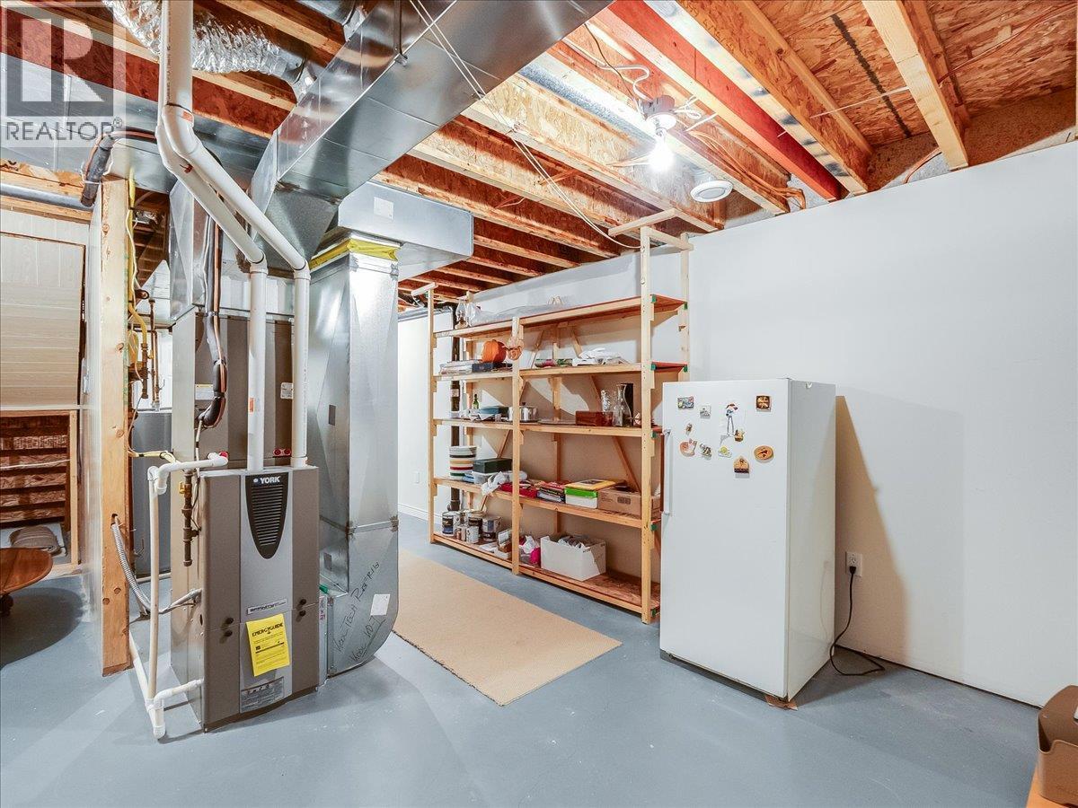 7136 Wright Way, Trail, BC - Indoor Photo Showing Basement