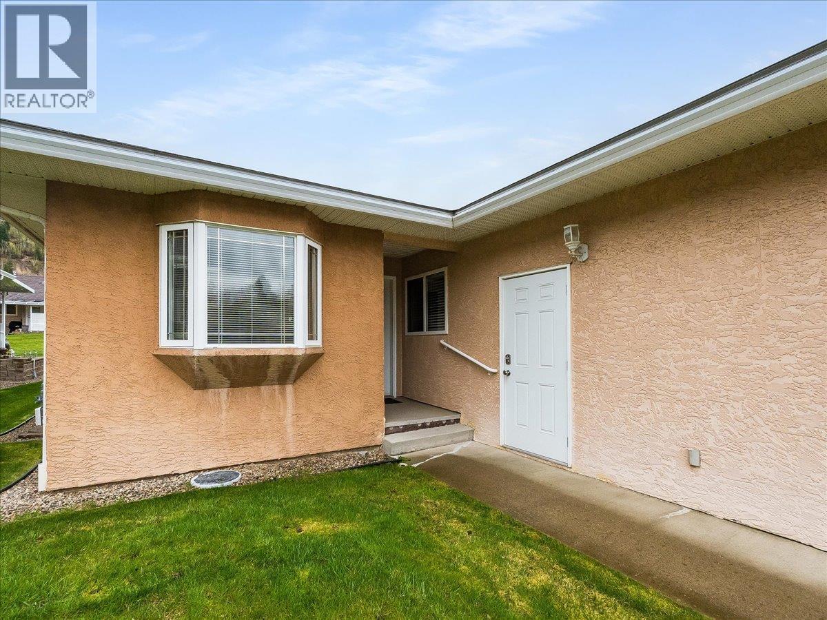 7136 Wright Way, Trail, BC - Outdoor With Exterior