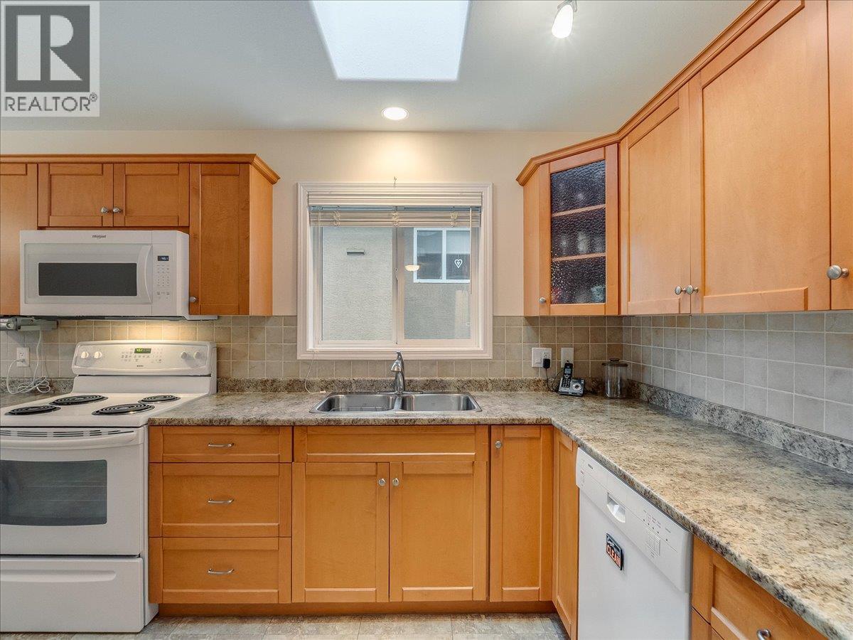 7136 Wright Way, Trail, BC - Indoor Photo Showing Kitchen With Double Sink