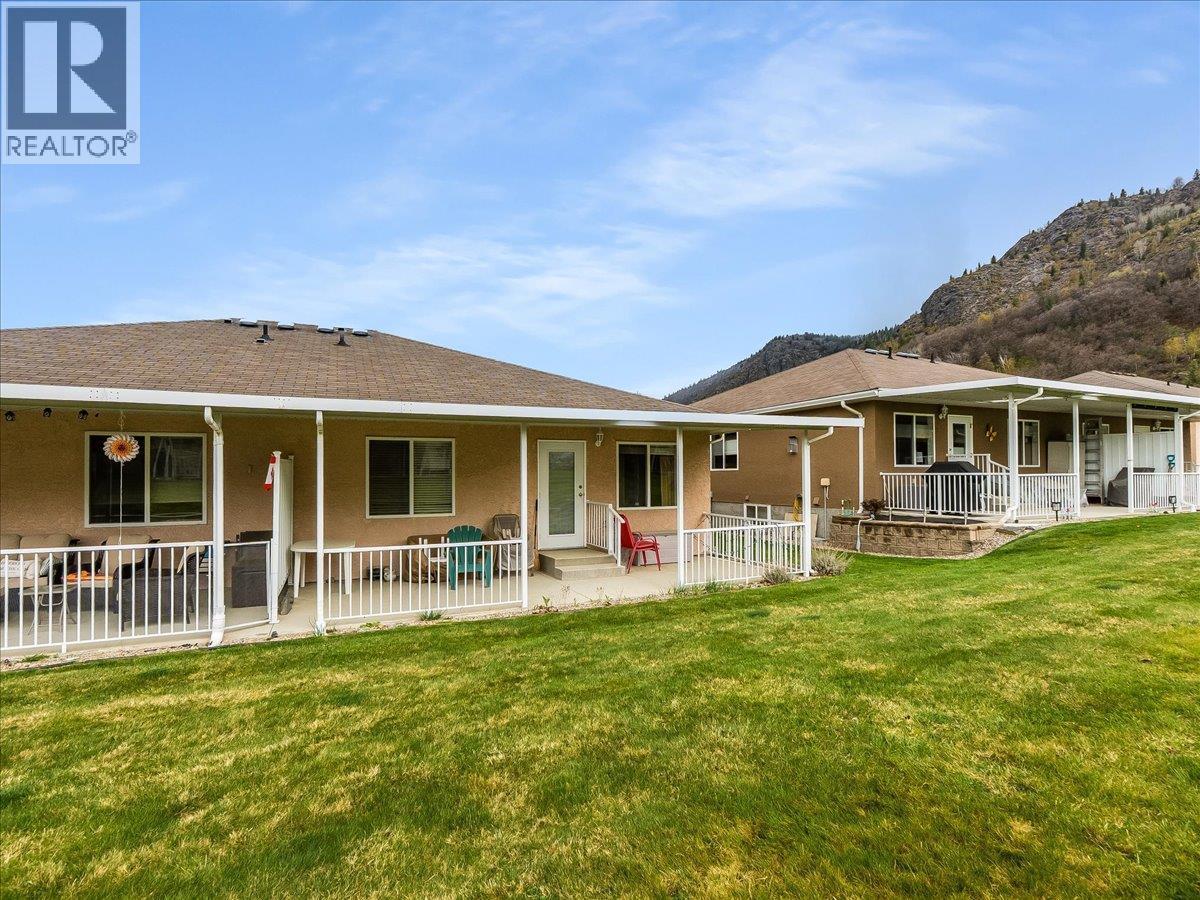 7136 Wright Way, Trail, BC - Outdoor With Deck Patio Veranda