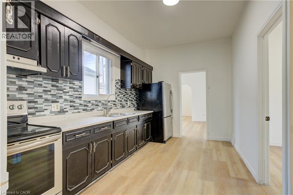 524 Simcoe Street, London, ON - Indoor Photo Showing Kitchen With Double Sink