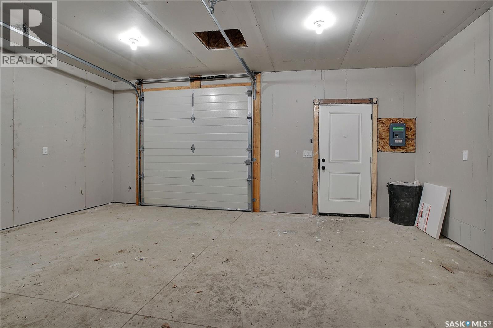 1401 Cairns Avenue, Saskatoon, SK - Indoor Photo Showing Garage