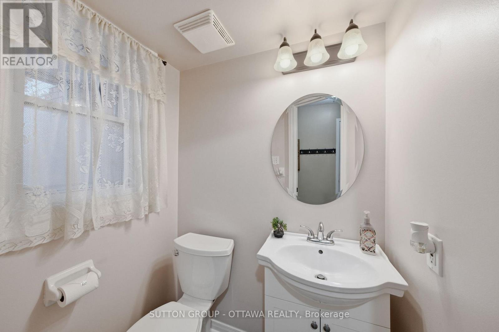 814 Nesting Way, Ottawa, ON - Indoor Photo Showing Bathroom