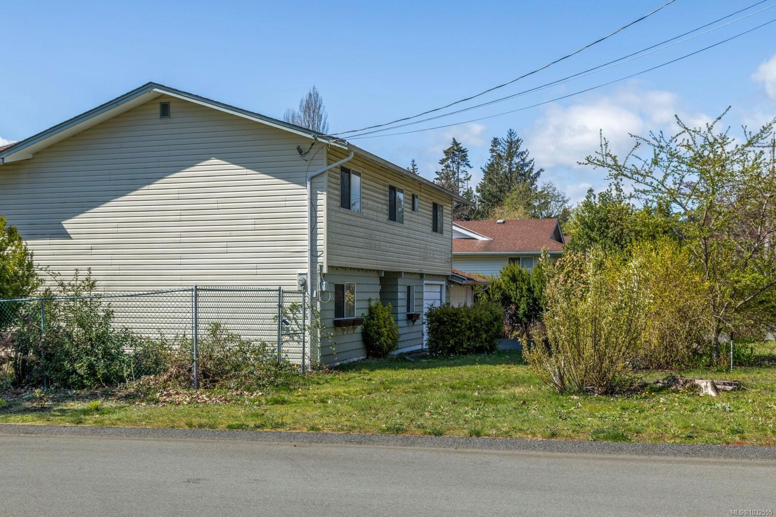 2071 Gull Ave, Comox, BC