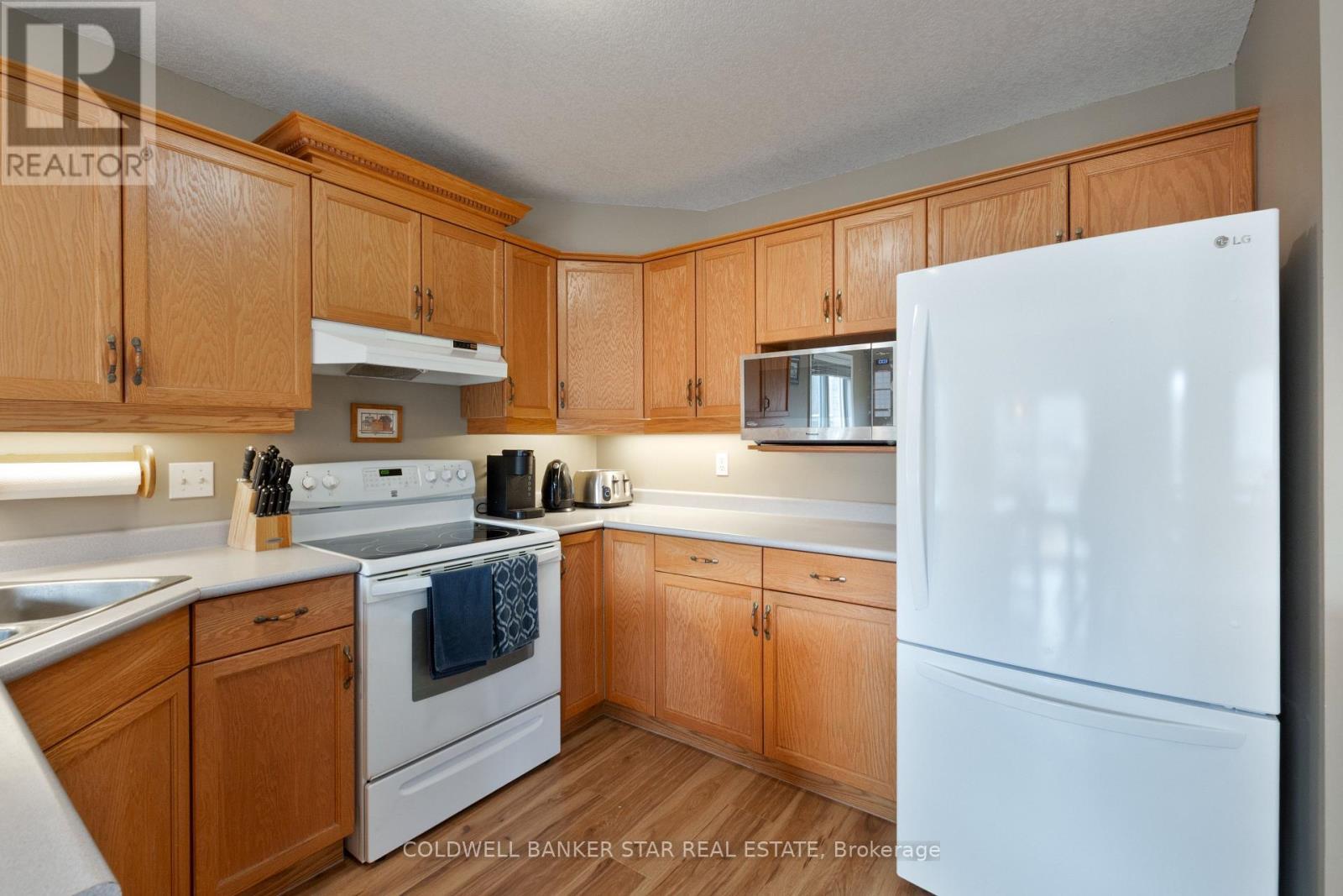 17 Windemere Place, St. Thomas, ON - Indoor Photo Showing Kitchen