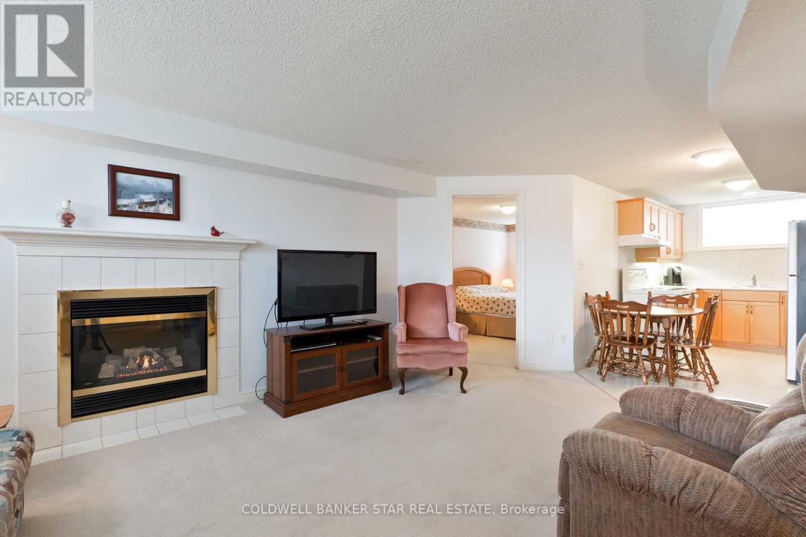 17 Windemere Place, St. Thomas, ON - Indoor Photo Showing Living Room With Fireplace