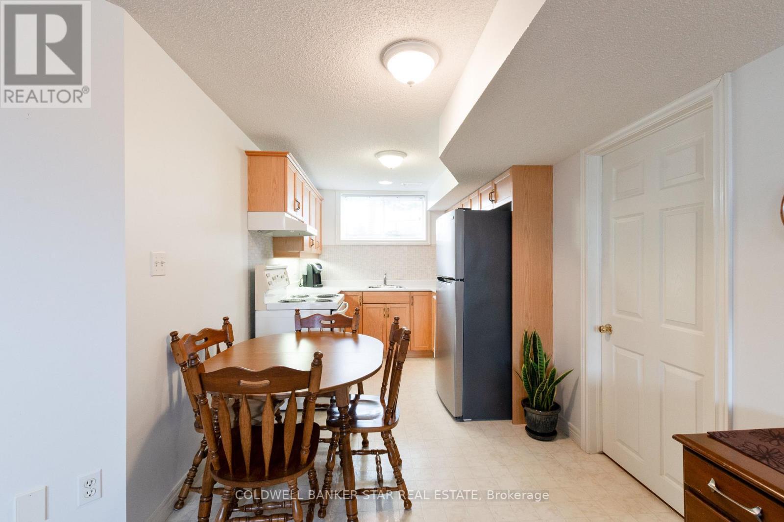 17 Windemere Place, St. Thomas, ON - Indoor Photo Showing Dining Room