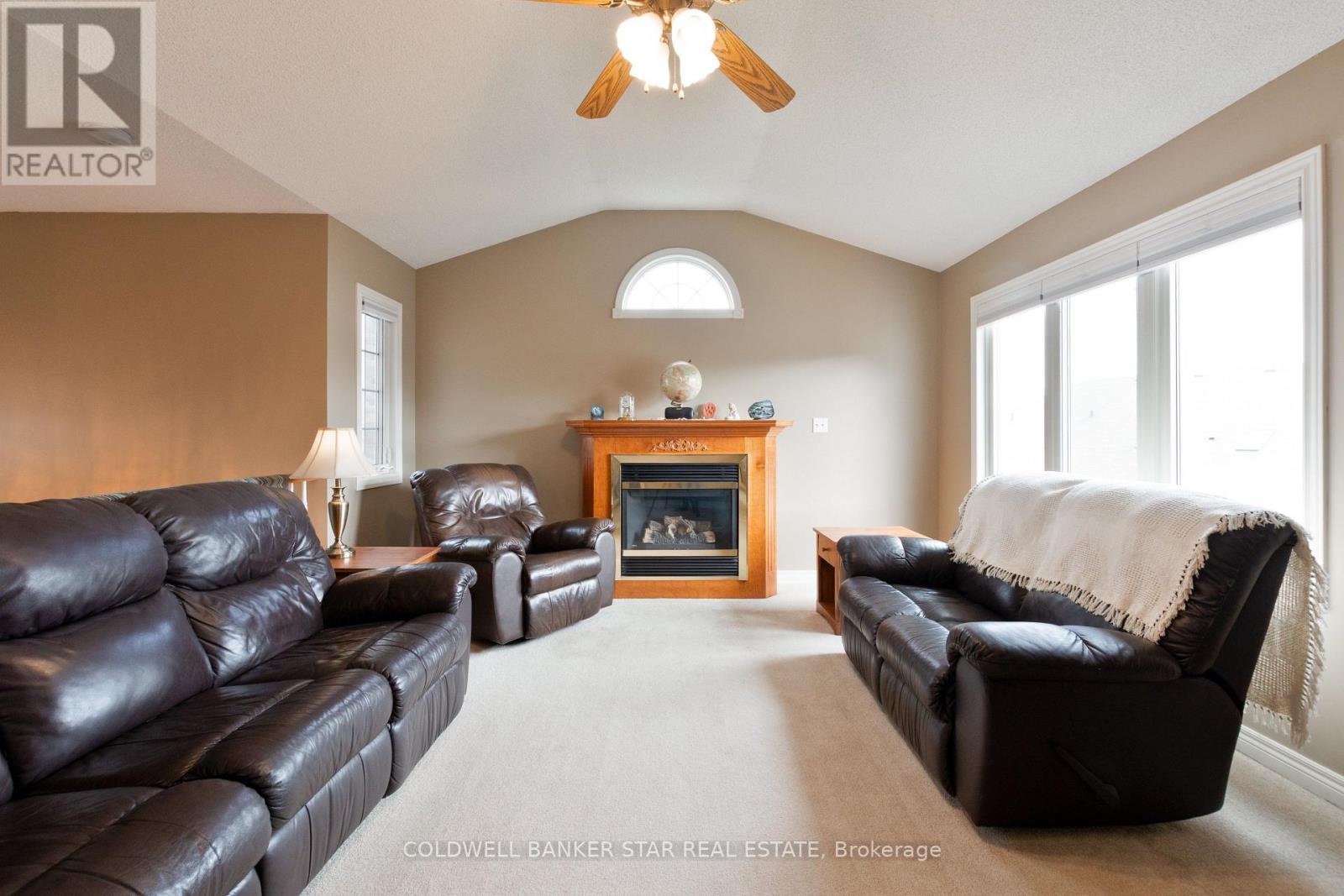 17 Windemere Place, St. Thomas, ON - Indoor Photo Showing Living Room With Fireplace